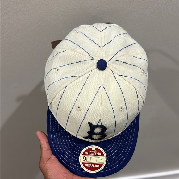 New Era Heritage Series Strapback Cap - Picture 6 of 10